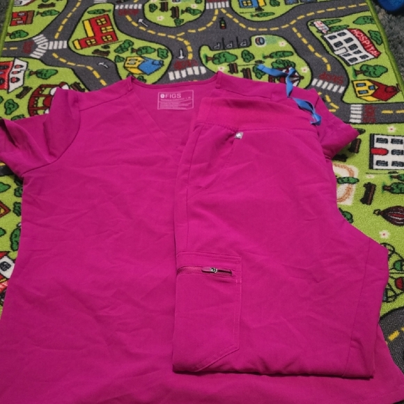 Figs Women's Bright Pink Short Sleeve Tee - Picture 2 of 4